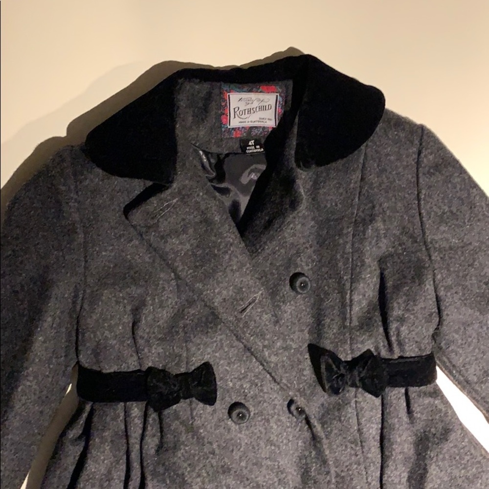 Rothschild 100% wool coat with velvet collar Girls 4T